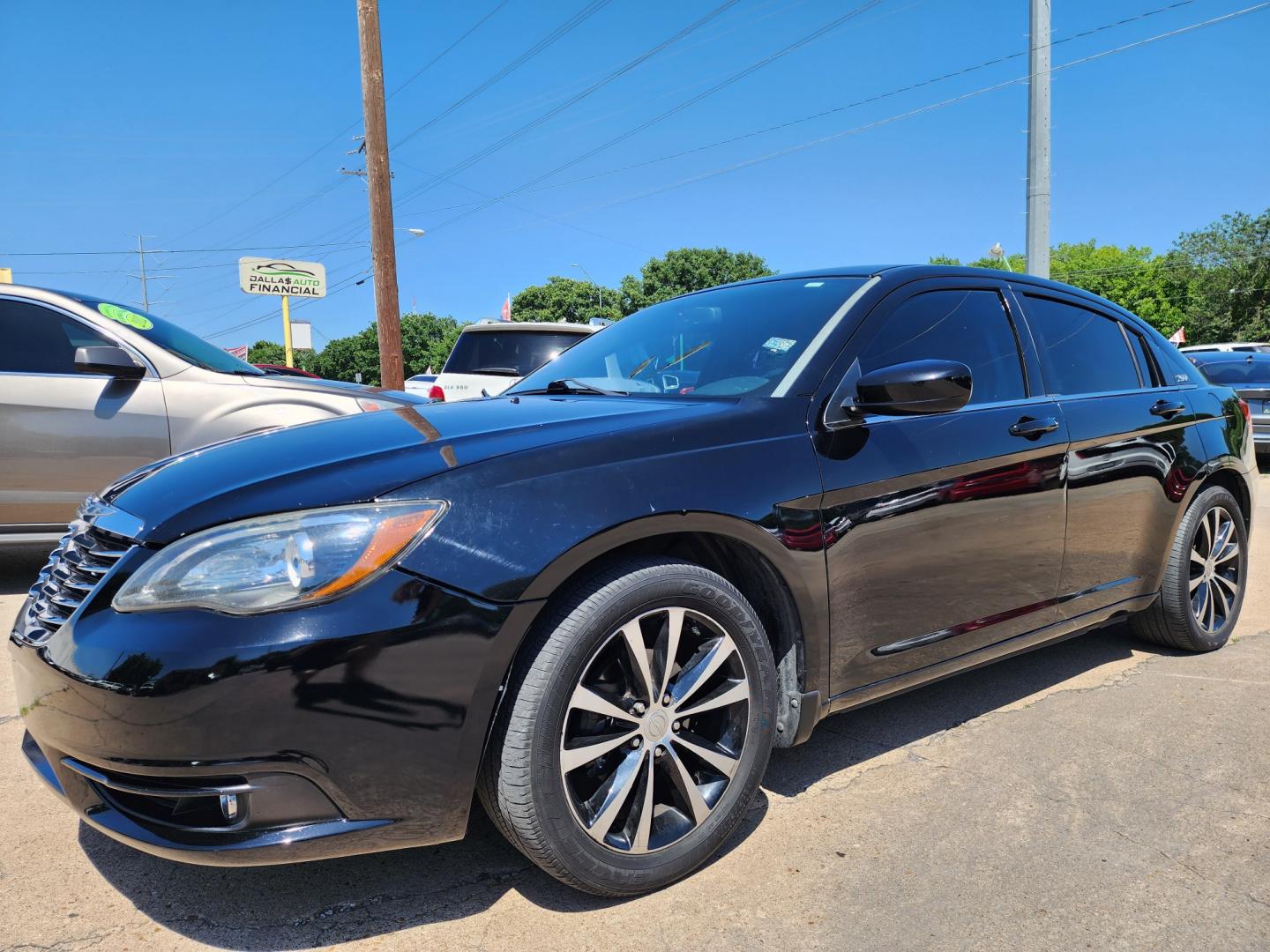 2014 /BLACK Chrysler 200 Touring (1C3CCBBG9EN) with an 3.6L V6 DOHC 24V FFV engine, 6-Speed Automatic transmission, located at 2660 S.Garland Avenue, Garland, TX, 75041, (469) 298-3118, 32.885551, -96.655602 - CASH$$$$$$$ 200 TOURING!! This is a very well cared for 2014 CHRYSLER 200 TOURING! SUPER CLEAN! Come in for a test drive today. We are open from 10am-7pm Monday-Saturday. Call us with any questions at 469.202.7468, or email us at DallasAutos4Less@gmail.com. - Photo#7